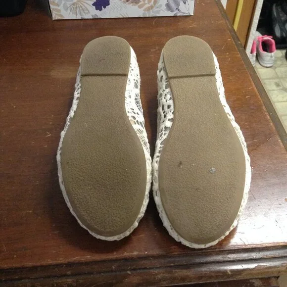 EDL Presents Pop Foam Memory White Lacey Ballet Flats - Picture 4 of 4
